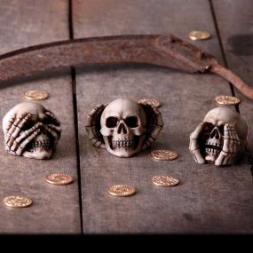 Three Wise Skulls 7.6cm